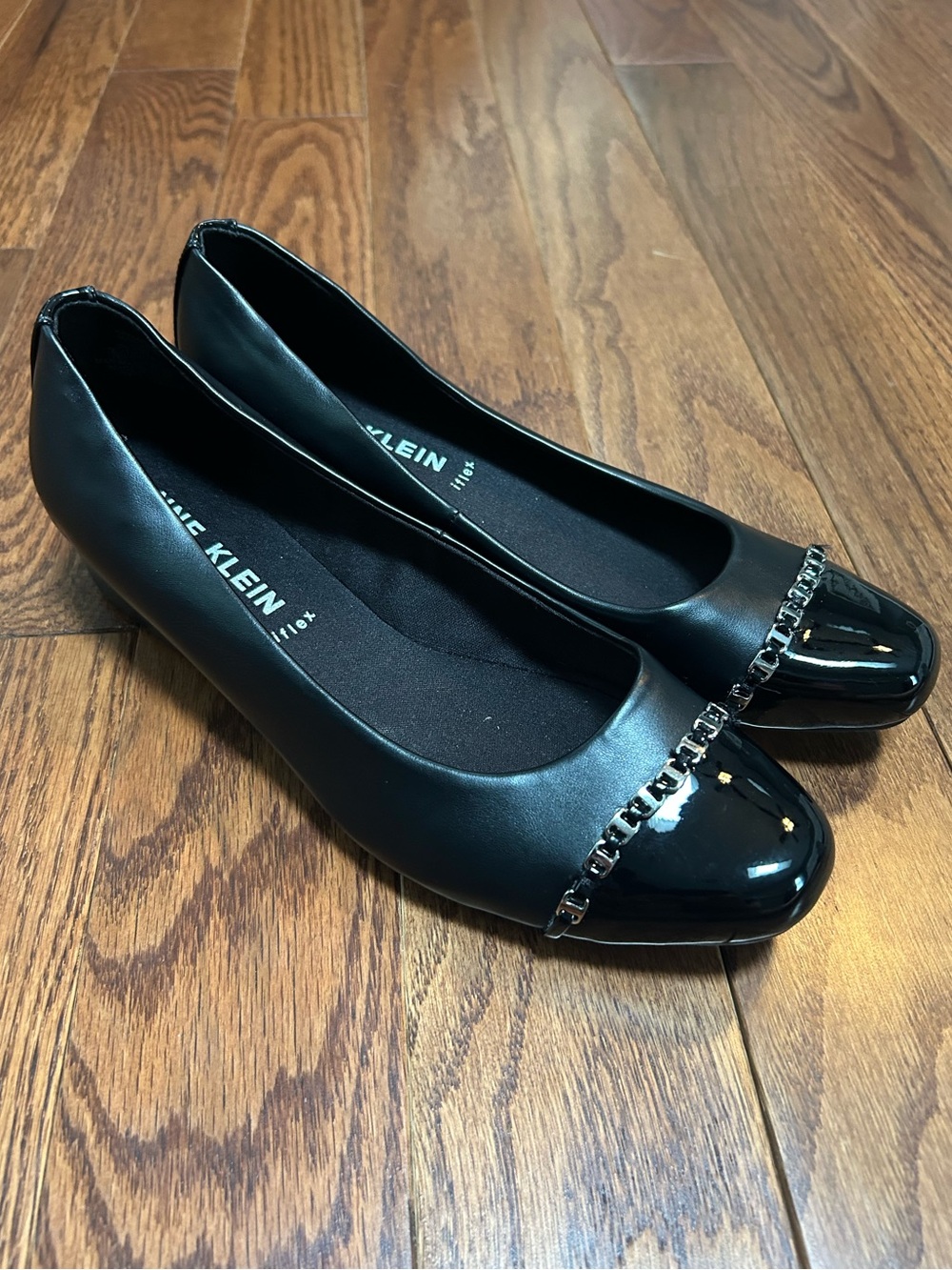 Anne Klein Maysel Wedge Flats patent cap toe polished silver-tone chain size 8.5